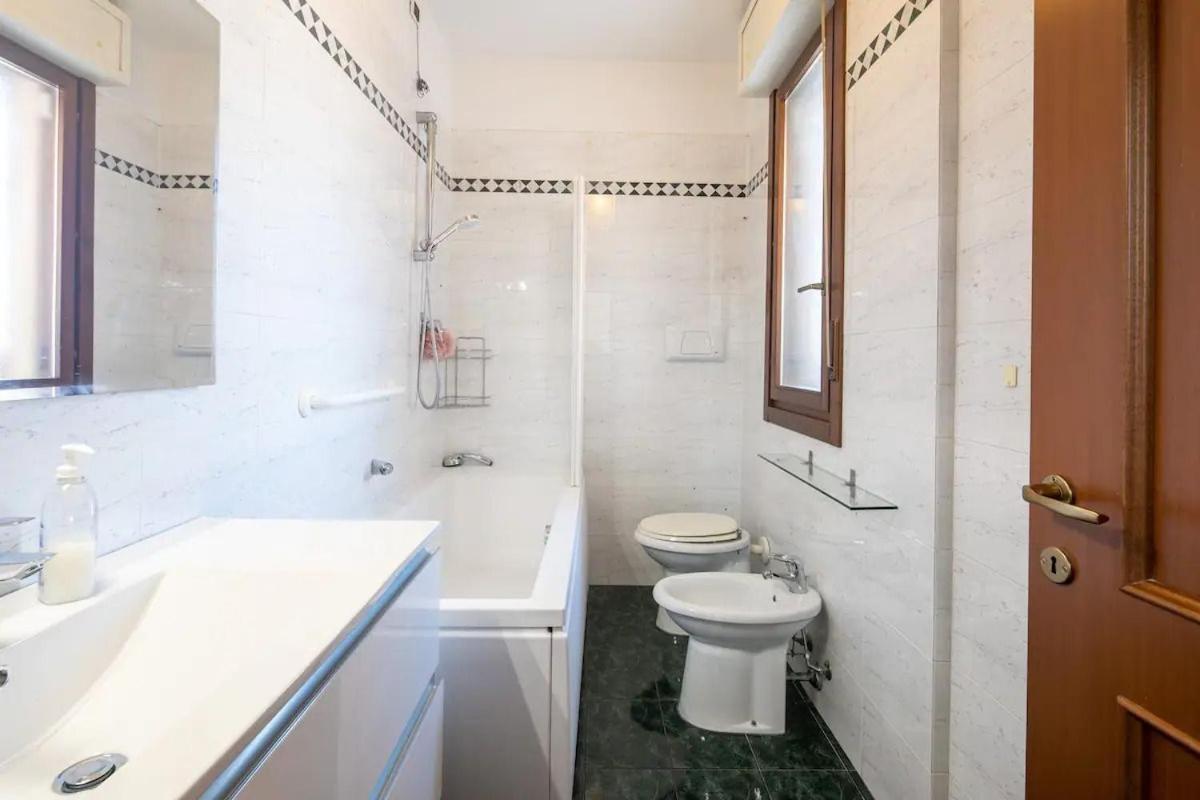 Suite Con 2 Balconi - 6 Guest Prato (Prato) Exterior foto